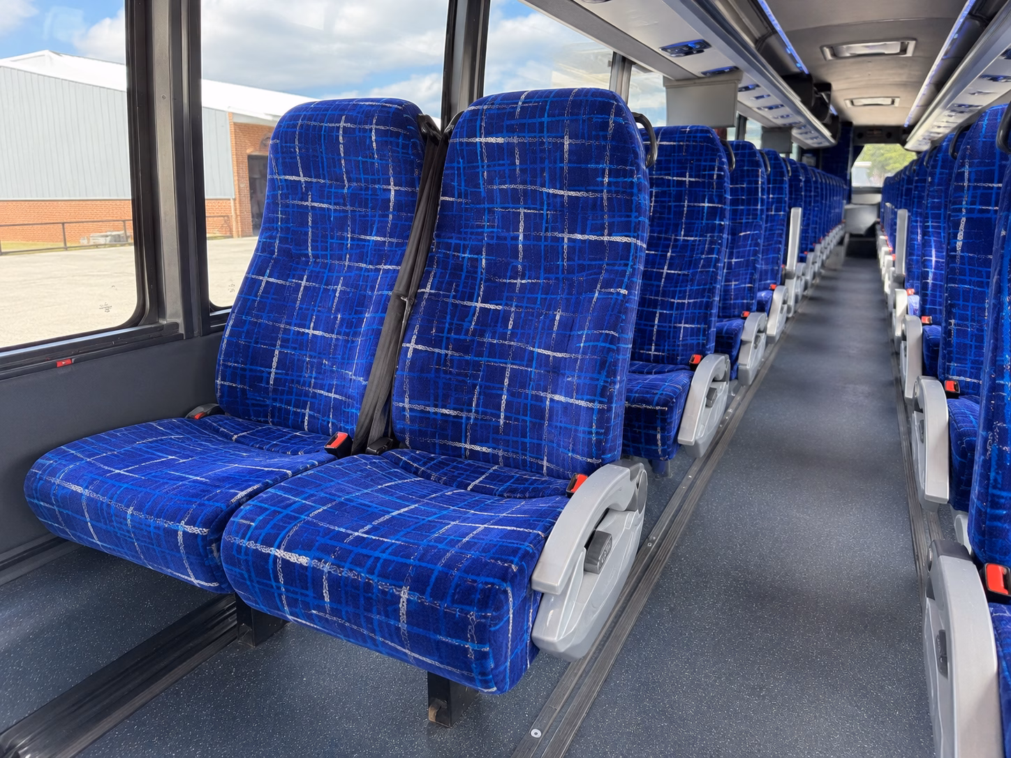 how the type of bus you choose changes the price in laredo texas
