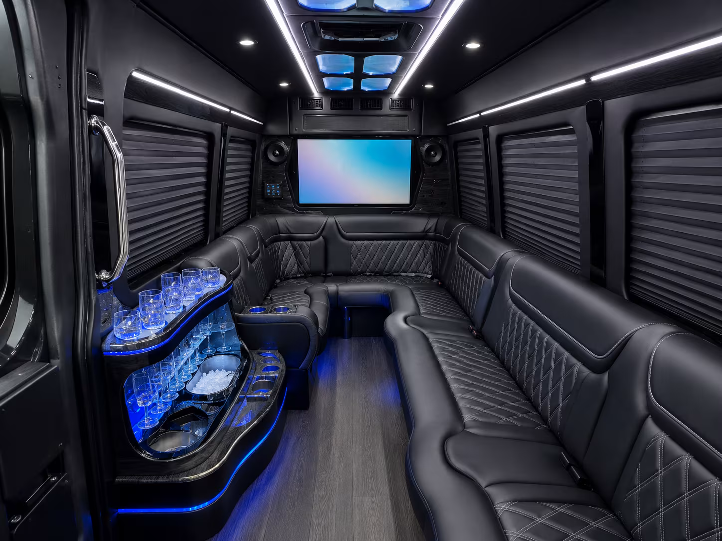 laredocoachbuscompany com connects you to shuttle options along every major laredo corridor